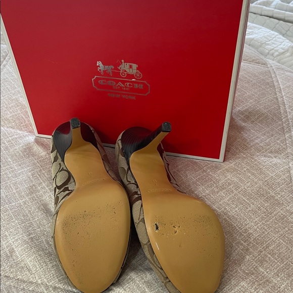 Coach Women's Tan Patterned Peep Toe Heels - Picture 5 of 9